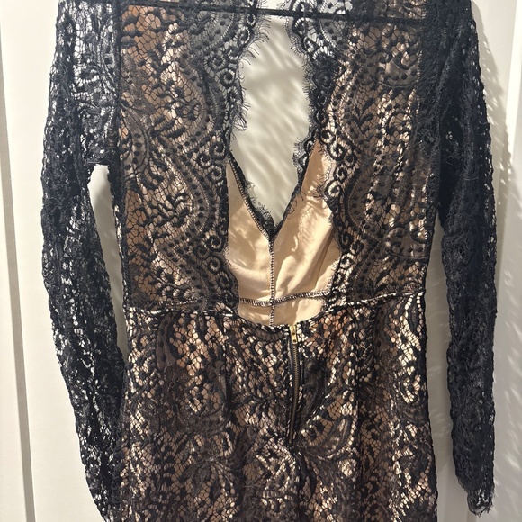 Backless lace dress - Picture 2 of 2